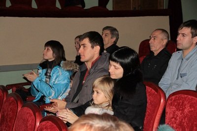 «Своих не бросаем»: благотворительный концерт в Макеевке (фото) - фото 2 «Своих не бросаем»: благотворительный концерт в Макеевке (фото) - фото 2