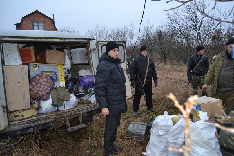 Криворожские волонтеры продолжают доставлять «гуманитарку» в самые опасные места (ФОТО) (фото) - фото 1 Криворожские волонтеры продолжают доставлять «гуманитарку» в самые опасные места (ФОТО) (фото) - фото 1