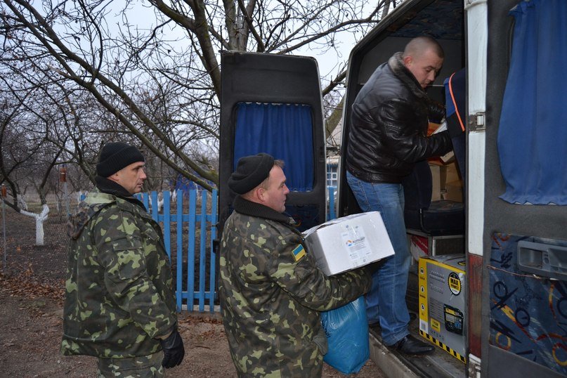 Криворожские волонтеры продолжают доставлять «гуманитарку» в самые опасные места (ФОТО) (фото) - фото 1 Криворожские волонтеры продолжают доставлять «гуманитарку» в самые опасные места (ФОТО) (фото) - фото 1