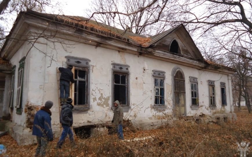 Активисты приступили к спасению уникального исторического памятника в Черниговской области (фото) - фото 1 Активисты приступили к спасению уникального исторического памятника в Черниговской области (фото) - фото 1