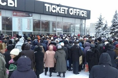 В Донецке начал работу пункт выдачи гуманитарной помощи для макеевчан (фото) - фото 1 В Донецке начал работу пункт выдачи гуманитарной помощи для макеевчан (фото) - фото 1