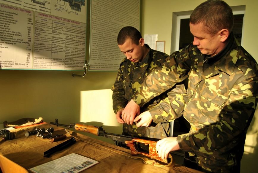 Я родом з мисливської родини, - мужній львів’янин, який навчається на снайпера (ФОТОРЕПОРТАЖ) (фото) - фото 6 Я родом з мисливської родини, - мужній львів’янин, який навчається на снайпера (ФОТОРЕПОРТАЖ) (фото) - фото 6