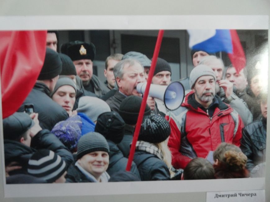Губернатор Александр Кихтенко рассказал о светлом будущем Мариуполя на выставке фотографа Дмитрия Чечеры (ФОТО+ВИДЕО) (фото) - фото 1 Губернатор Александр Кихтенко рассказал о светлом будущем Мариуполя на выставке фотографа Дмитрия Чечеры (ФОТО+ВИДЕО) (фото) - фото 1