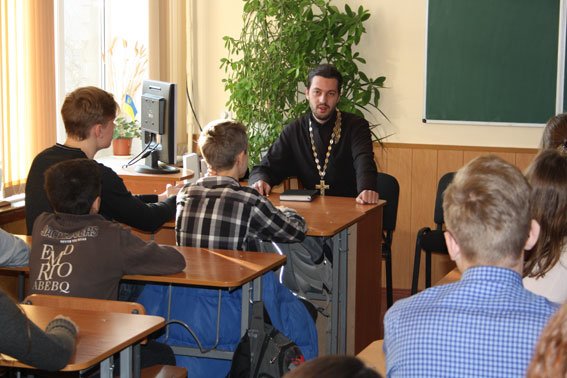 Кременчугские школьники поговорили с милицией и духовенством «по душам» (фото) - фото 1 Кременчугские школьники поговорили с милицией и духовенством «по душам» (фото) - фото 1