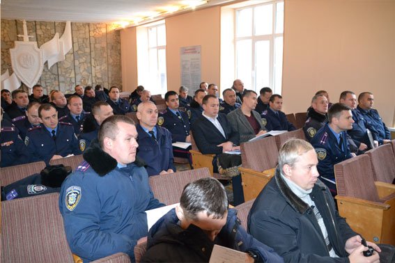 Через «Ніч Гніву», львівські міліціонери працюють у холодних підвалах (ФОТО) (фото) - фото 2 Через «Ніч Гніву», львівські міліціонери працюють у холодних підвалах (ФОТО) (фото) - фото 2