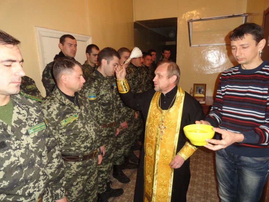 В день ВСУ у пограничников Мариуполя прошел молебен памяти погибших воинов (ФОТОРЕПОРТАЖ) (фото) - фото 6 В день ВСУ у пограничников Мариуполя прошел молебен памяти погибших воинов (ФОТОРЕПОРТАЖ) (фото) - фото 6