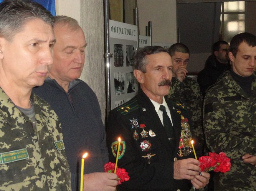 В день ВСУ у пограничников Мариуполя прошел молебен памяти погибших воинов (ФОТОРЕПОРТАЖ) (фото) - фото 3 В день ВСУ у пограничников Мариуполя прошел молебен памяти погибших воинов (ФОТОРЕПОРТАЖ) (фото) - фото 3