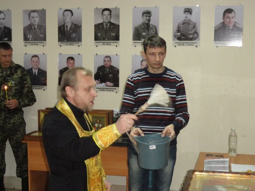 В день ВСУ у пограничников Мариуполя прошел молебен памяти погибших воинов (ФОТОРЕПОРТАЖ) (фото) - фото 3 В день ВСУ у пограничников Мариуполя прошел молебен памяти погибших воинов (ФОТОРЕПОРТАЖ) (фото) - фото 3