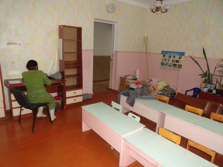 В Мариупполе родители остановили выселение Дома творчества детей, намечавшийся на сегодня (ФОТО+ВИДЕО) (фото) - фото 1 В Мариупполе родители остановили выселение Дома творчества детей, намечавшийся на сегодня (ФОТО+ВИДЕО) (фото) - фото 1