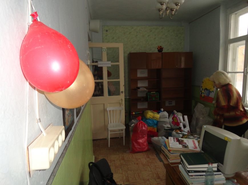 В Мариупполе родители остановили выселение Дома творчества детей, намечавшийся на сегодня (ФОТО+ВИДЕО) (фото) - фото 1 В Мариупполе родители остановили выселение Дома творчества детей, намечавшийся на сегодня (ФОТО+ВИДЕО) (фото) - фото 1