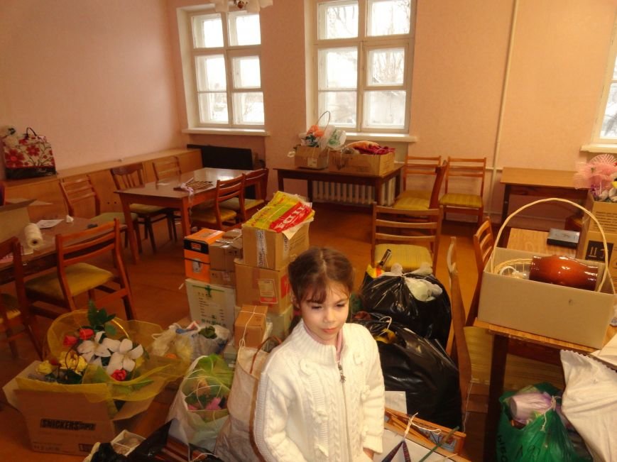 В Мариупполе родители остановили выселение Дома творчества детей, намечавшийся на сегодня (ФОТО+ВИДЕО) (фото) - фото 1 В Мариупполе родители остановили выселение Дома творчества детей, намечавшийся на сегодня (ФОТО+ВИДЕО) (фото) - фото 1