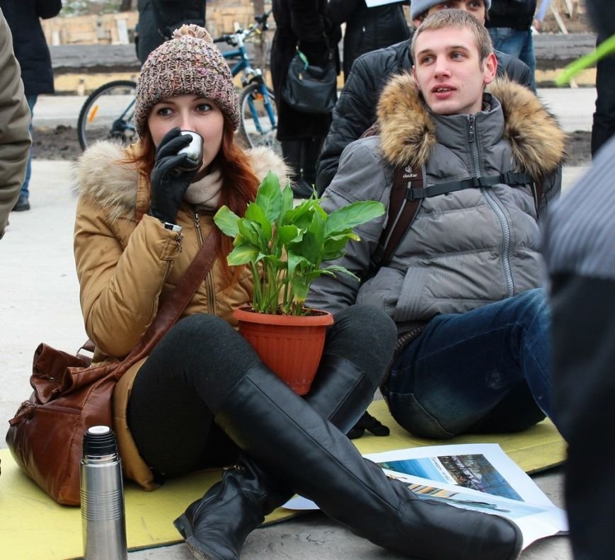 В Одессе борцы за Ланжерон в качестве протеста сожгли автомобиль. Пока картонный (ФОТО) (фото) - фото 6 В Одессе борцы за Ланжерон в качестве протеста сожгли автомобиль. Пока картонный (ФОТО) (фото) - фото 6