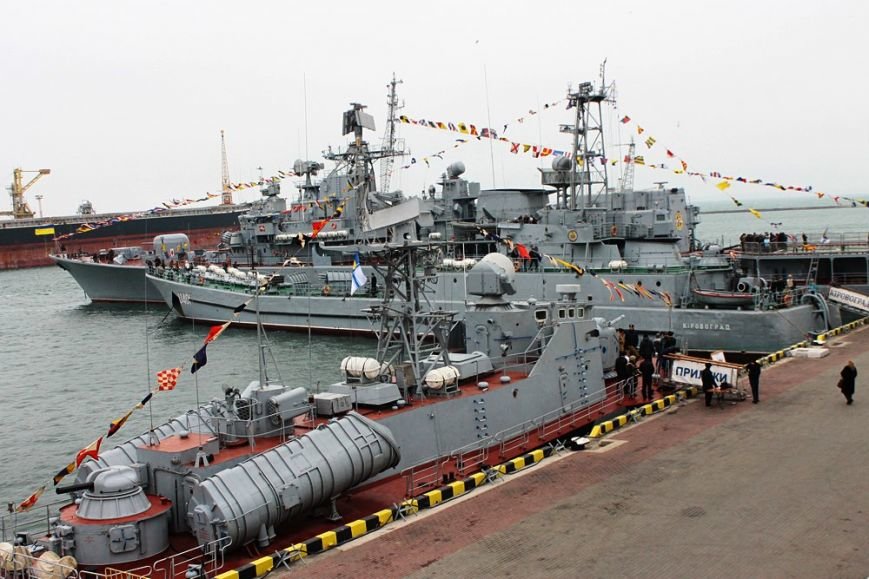 Почувствовать себя морским волком: одесситам устроили экскурсию на военных кораблях (фото) - фото 1 Почувствовать себя морским волком: одесситам устроили экскурсию на военных кораблях (фото) - фото 1
