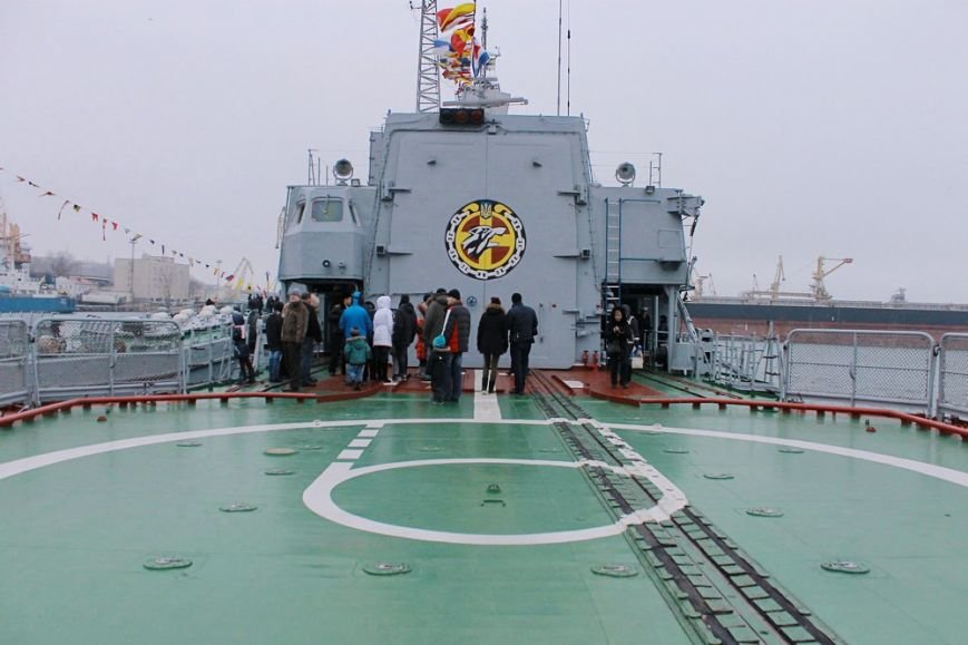 Почувствовать себя морским волком: одесситам устроили экскурсию на военных кораблях (фото) - фото 1 Почувствовать себя морским волком: одесситам устроили экскурсию на военных кораблях (фото) - фото 1