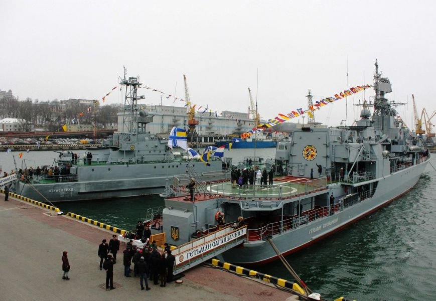 Почувствовать себя морским волком: одесситам устроили экскурсию на военных кораблях (фото) - фото 1 Почувствовать себя морским волком: одесситам устроили экскурсию на военных кораблях (фото) - фото 1