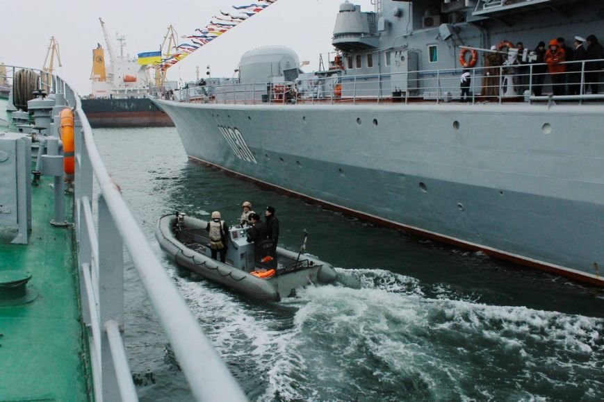 Почувствовать себя морским волком: одесситам устроили экскурсию на военных кораблях (фото) - фото 1 Почувствовать себя морским волком: одесситам устроили экскурсию на военных кораблях (фото) - фото 1