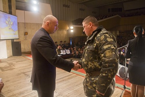 Погибший в АТО одессит получил орден Богдана Хмельницкого (фото, видео) (фото) - фото 1 Погибший в АТО одессит получил орден Богдана Хмельницкого (фото, видео) (фото) - фото 1