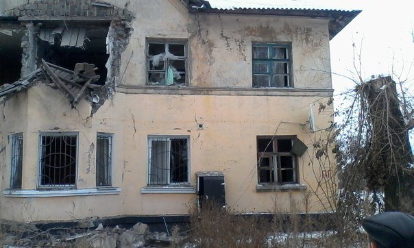 В сети появились фото последствий обстрела горловской Бессарабки (фото) - фото 1 В сети появились фото последствий обстрела горловской Бессарабки (фото) - фото 1