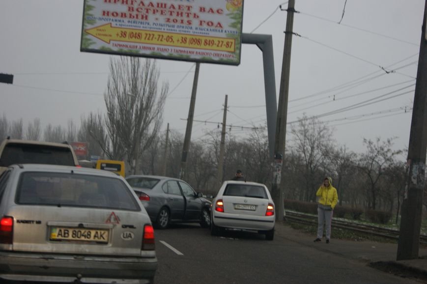 На одесской Лузановке авария на аварии (ФОТО) (фото) - фото 1 На одесской Лузановке авария на аварии (ФОТО) (фото) - фото 1
