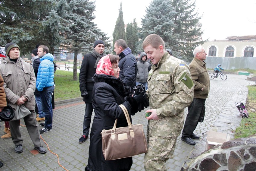 Львів’яни разом із росіянами зібрали гроші на всюдиходи до АТО (ФОТОРЕПОРТАЖ) (фото) - фото 3 Львів’яни разом із росіянами зібрали гроші на всюдиходи до АТО (ФОТОРЕПОРТАЖ) (фото) - фото 3