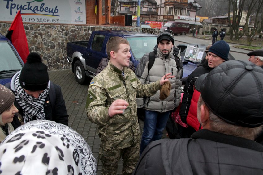 Львів’яни разом із росіянами зібрали гроші на всюдиходи до АТО (ФОТОРЕПОРТАЖ) (фото) - фото 16 Львів’яни разом із росіянами зібрали гроші на всюдиходи до АТО (ФОТОРЕПОРТАЖ) (фото) - фото 16