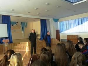 Криворожские школьники пообщались с криминалистами, наркологами и врачами из кожвендиспансера (фото) - фото 2 Криворожские школьники пообщались с криминалистами, наркологами и врачами из кожвендиспансера (фото) - фото 2