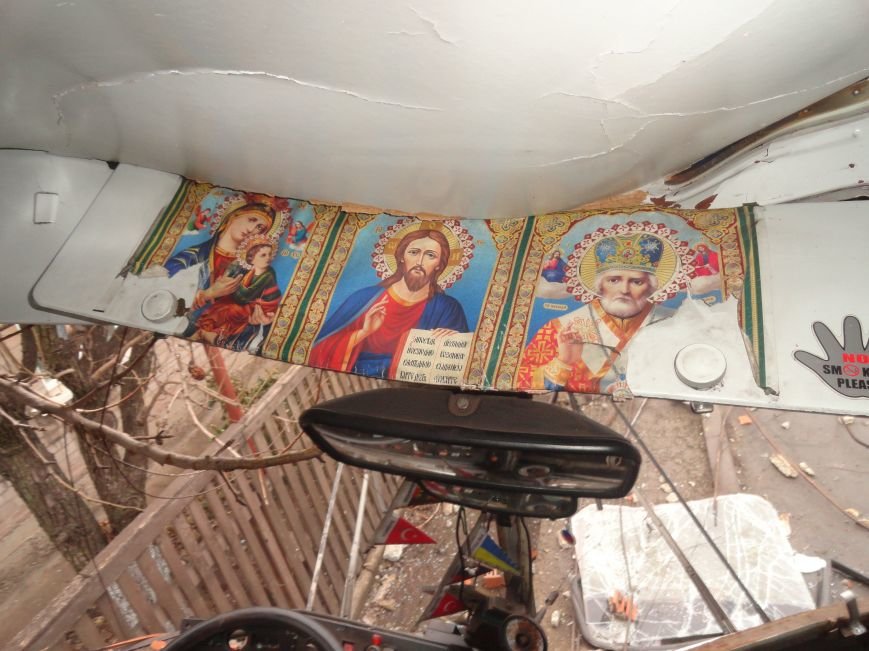 В Мариуполе ильичевский автобус врезался в забор (ФОТО+ДОПОЛНЕНО) (фото) - фото 1 В Мариуполе ильичевский автобус врезался в забор (ФОТО+ДОПОЛНЕНО) (фото) - фото 1