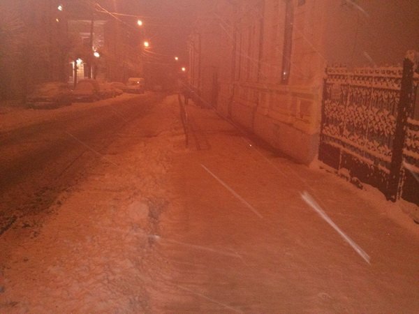Мер Чернівців з самого ранку перевірив роботу міських двірників (ФОТО) (фото) - фото 2 Мер Чернівців з самого ранку перевірив роботу міських двірників (ФОТО) (фото) - фото 2