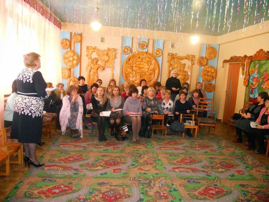 В Доброполье прошел семинар руководителей дошкольных учреждений на тему: «Духовное воспитание детей на основе христианского вероучения» (фото) - фото 1 В Доброполье прошел семинар руководителей дошкольных учреждений на тему: «Духовное воспитание детей на основе христианского вероучения» (фото) - фото 1