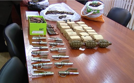Военнослужащий из Кривого Рога пытался продать боевые гранаты из зоны АТО (ФОТО, ВИДЕО) (фото) - фото 1 Военнослужащий из Кривого Рога пытался продать боевые гранаты из зоны АТО (ФОТО, ВИДЕО) (фото) - фото 1
