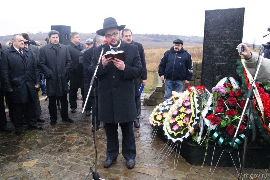 В Крыму почтили память крымчаков и евреев - жертв нацизма (ФОТО) (фото) - фото 3 В Крыму почтили память крымчаков и евреев - жертв нацизма (ФОТО) (фото) - фото 3