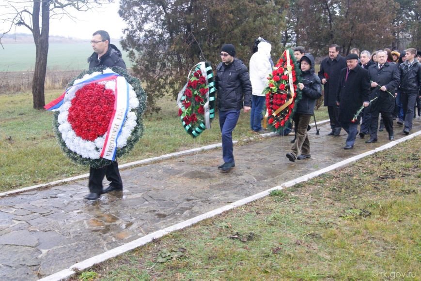 В Крыму почтили память крымчаков и евреев - жертв нацизма (ФОТО) (фото) - фото 1 В Крыму почтили память крымчаков и евреев - жертв нацизма (ФОТО) (фото) - фото 1