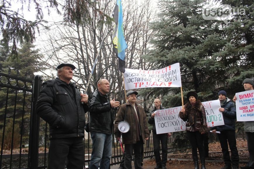 В Кривом Роге: провели акцию протеста, написали письма в защиту прав человека, а на «АрселорМиттал» упал кран (фото) - фото 1 В Кривом Роге: провели акцию протеста, написали письма в защиту прав человека, а на «АрселорМиттал» упал кран (фото) - фото 1