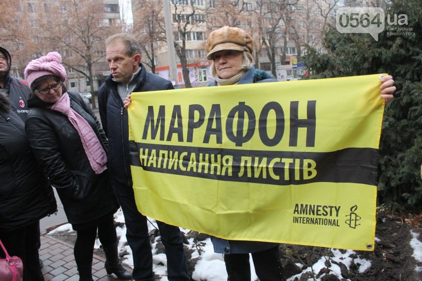 В Кривом Роге: провели акцию протеста, написали письма в защиту прав человека, а на «АрселорМиттал» упал кран (фото) - фото 2 В Кривом Роге: провели акцию протеста, написали письма в защиту прав человека, а на «АрселорМиттал» упал кран (фото) - фото 2