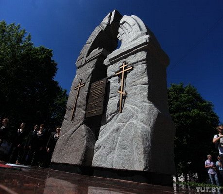 fara_vitovta_pamatny_znak_grodno2_resize