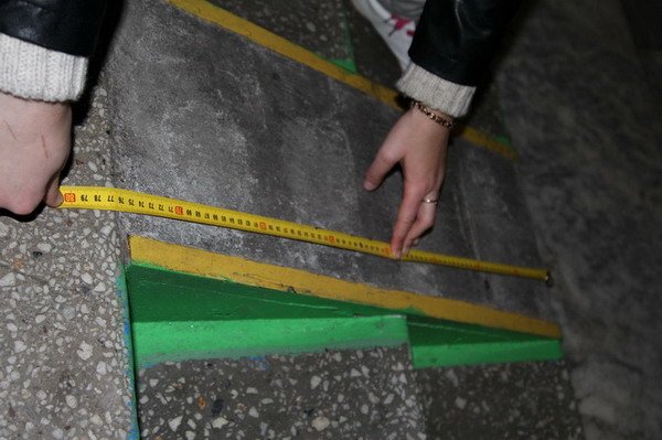 Гродненский инвалид поднялся по пандусу в Дом связи только..., фото-6 Гродненский инвалид поднялся по пандусу в Дом связи только при помощи трех человек (Фото), фото-6