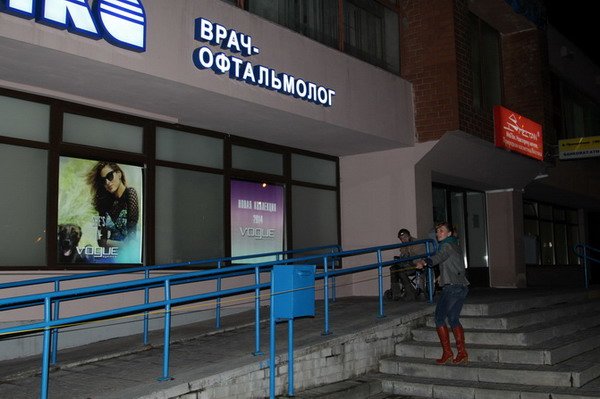 Гродненский инвалид поднялся по пандусу в Дом связи только..., фото-7 Гродненский инвалид поднялся по пандусу в Дом связи только при помощи трех человек (Фото), фото-7