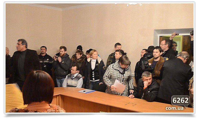 Продолжается люстрация директора славянского лицея. (фото) - фото 2 Продолжается люстрация директора славянского лицея. (фото) - фото 2
