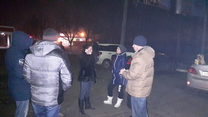 В Одессе из-за отключений света перекрывали дорогу и пикетировали центральный РЭС (ФОТО) (фото) - фото 1 В Одессе из-за отключений света перекрывали дорогу и пикетировали центральный РЭС (ФОТО) (фото) - фото 1