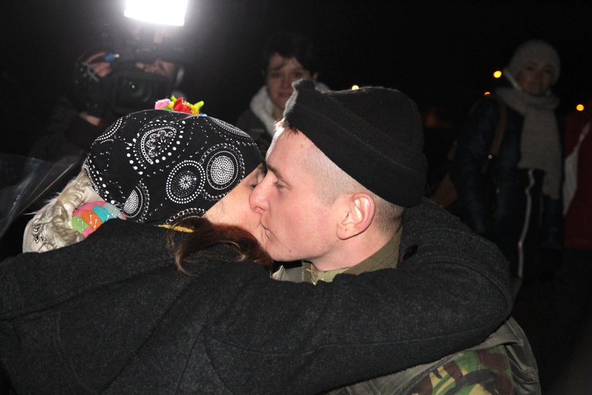 У Львові зустріли 300 десантників, які повернулись додому (ФОТОРЕПОРТАЖ) (фото) - фото 15 У Львові зустріли 300 десантників, які повернулись додому (ФОТОРЕПОРТАЖ) (фото) - фото 15