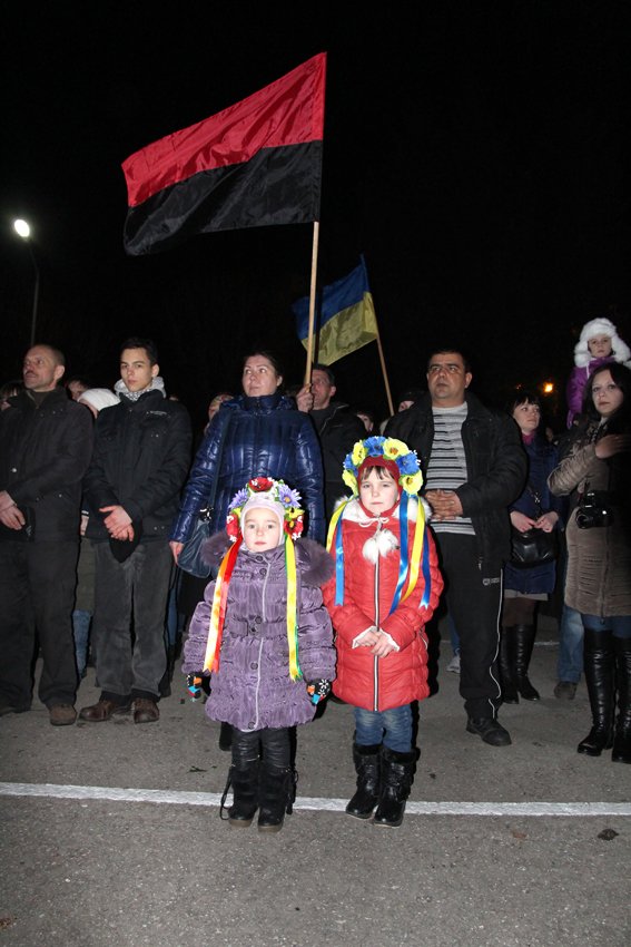 У Львові зустріли 300 десантників, які повернулись додому (ФОТОРЕПОРТАЖ) (фото) - фото 1 У Львові зустріли 300 десантників, які повернулись додому (ФОТОРЕПОРТАЖ) (фото) - фото 1