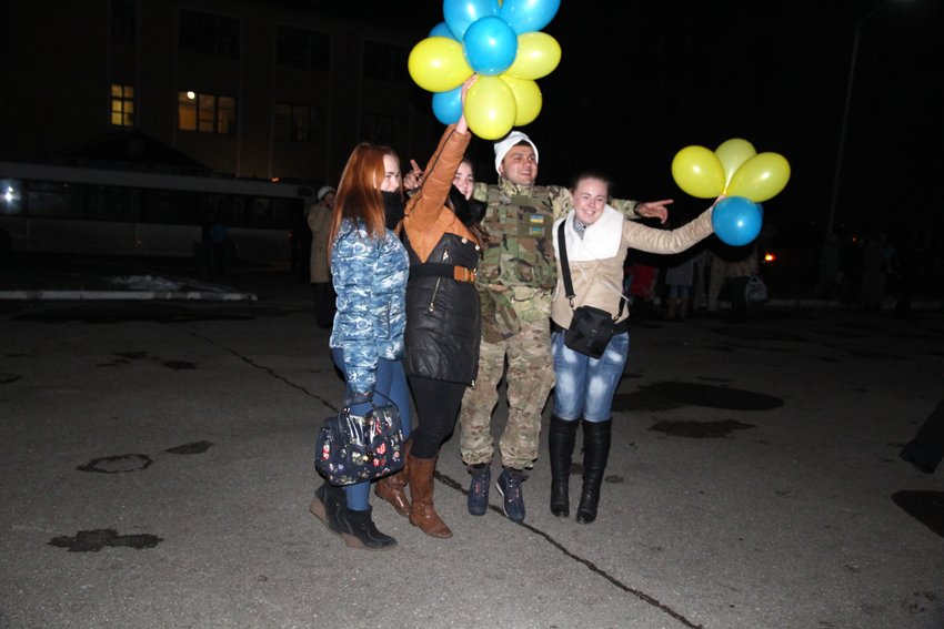У Львові зустріли 300 десантників, які повернулись додому (ФОТОРЕПОРТАЖ) (фото) - фото 13 У Львові зустріли 300 десантників, які повернулись додому (ФОТОРЕПОРТАЖ) (фото) - фото 13