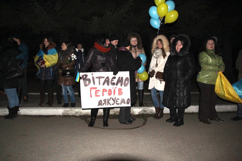 У Львові зустріли 300 десантників, які повернулись додому (ФОТОРЕПОРТАЖ) (фото) - фото 27 У Львові зустріли 300 десантників, які повернулись додому (ФОТОРЕПОРТАЖ) (фото) - фото 27
