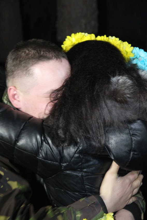 У Львові зустріли 300 десантників, які повернулись додому (ФОТОРЕПОРТАЖ) (фото) - фото 20 У Львові зустріли 300 десантників, які повернулись додому (ФОТОРЕПОРТАЖ) (фото) - фото 20