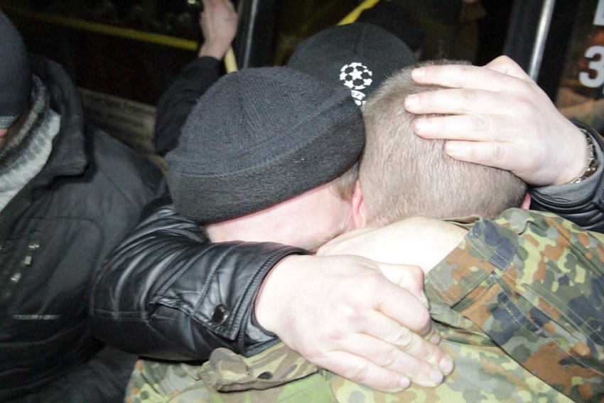 У Львові зустріли 300 десантників, які повернулись додому (ФОТОРЕПОРТАЖ) (фото) - фото 17 У Львові зустріли 300 десантників, які повернулись додому (ФОТОРЕПОРТАЖ) (фото) - фото 17