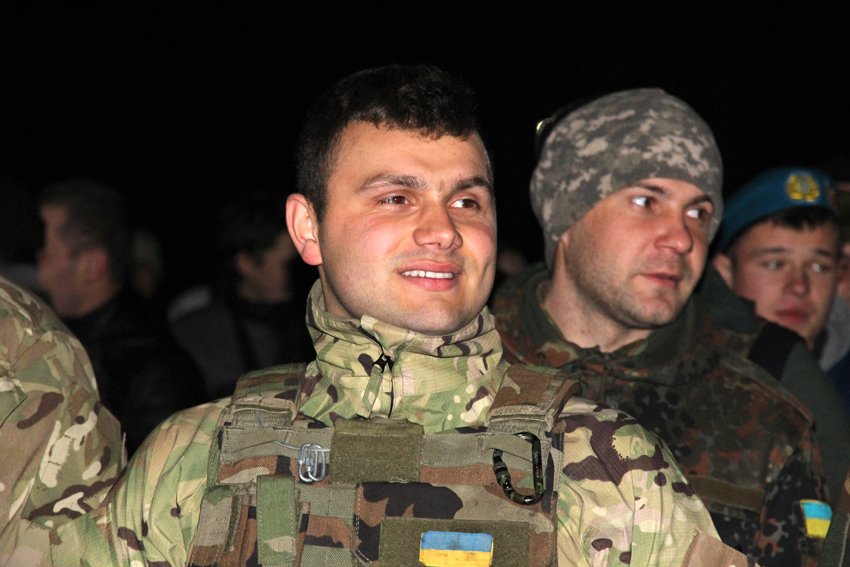 У Львові зустріли 300 десантників, які повернулись додому (ФОТОРЕПОРТАЖ) (фото) - фото 6 У Львові зустріли 300 десантників, які повернулись додому (ФОТОРЕПОРТАЖ) (фото) - фото 6