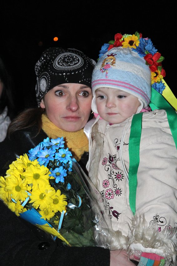 У Львові зустріли 300 десантників, які повернулись додому (ФОТОРЕПОРТАЖ) (фото) - фото 16 У Львові зустріли 300 десантників, які повернулись додому (ФОТОРЕПОРТАЖ) (фото) - фото 16