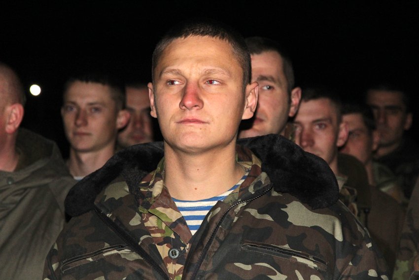 У Львові зустріли 300 десантників, які повернулись додому (ФОТОРЕПОРТАЖ) (фото) - фото 4 У Львові зустріли 300 десантників, які повернулись додому (ФОТОРЕПОРТАЖ) (фото) - фото 4