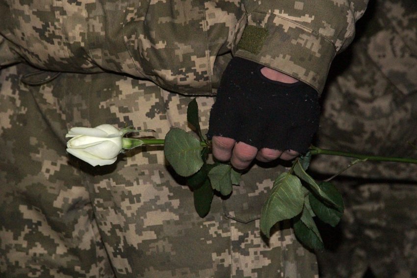 У Львові зустріли 300 десантників, які повернулись додому (ФОТОРЕПОРТАЖ) (фото) - фото 12 У Львові зустріли 300 десантників, які повернулись додому (ФОТОРЕПОРТАЖ) (фото) - фото 12
