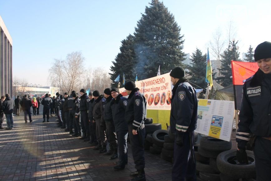 В Кривом Роге: чиновники и криминалитет получили предупреждение от активистов, а на коротких маршрутах считают пассажиров (фото) - фото 1 В Кривом Роге: чиновники и криминалитет получили предупреждение от активистов, а на коротких маршрутах считают пассажиров (фото) - фото 1